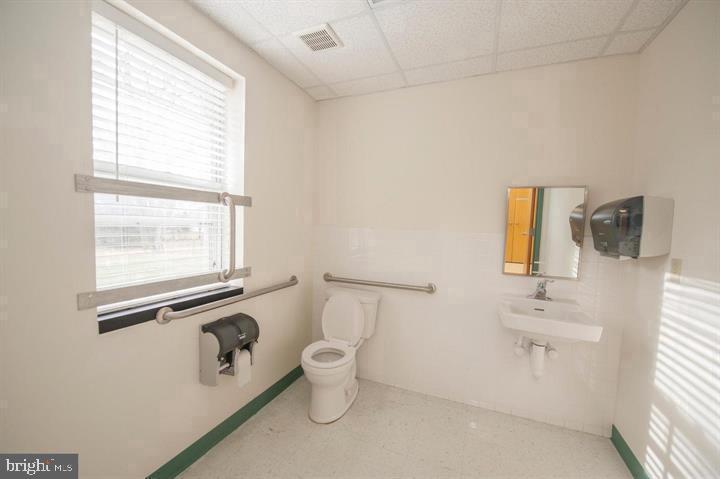 80 W Welsh Pool Rd #205n Property Photo 8