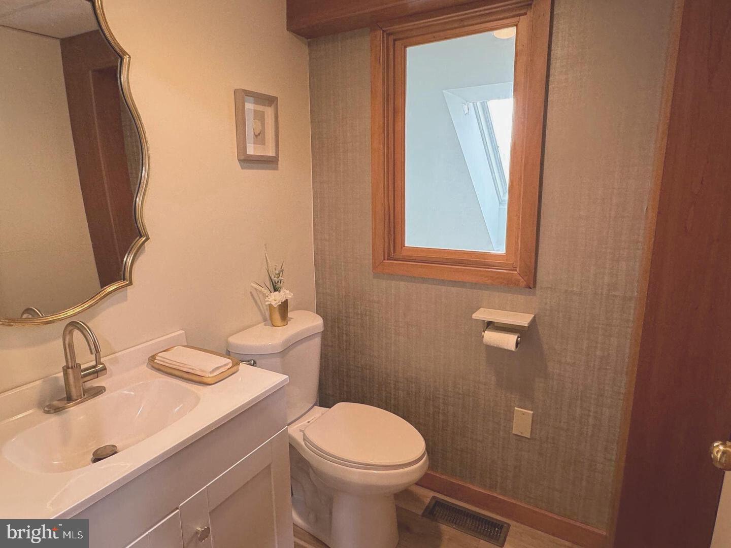 107 John Robert Thomas Dr Property Photo 13