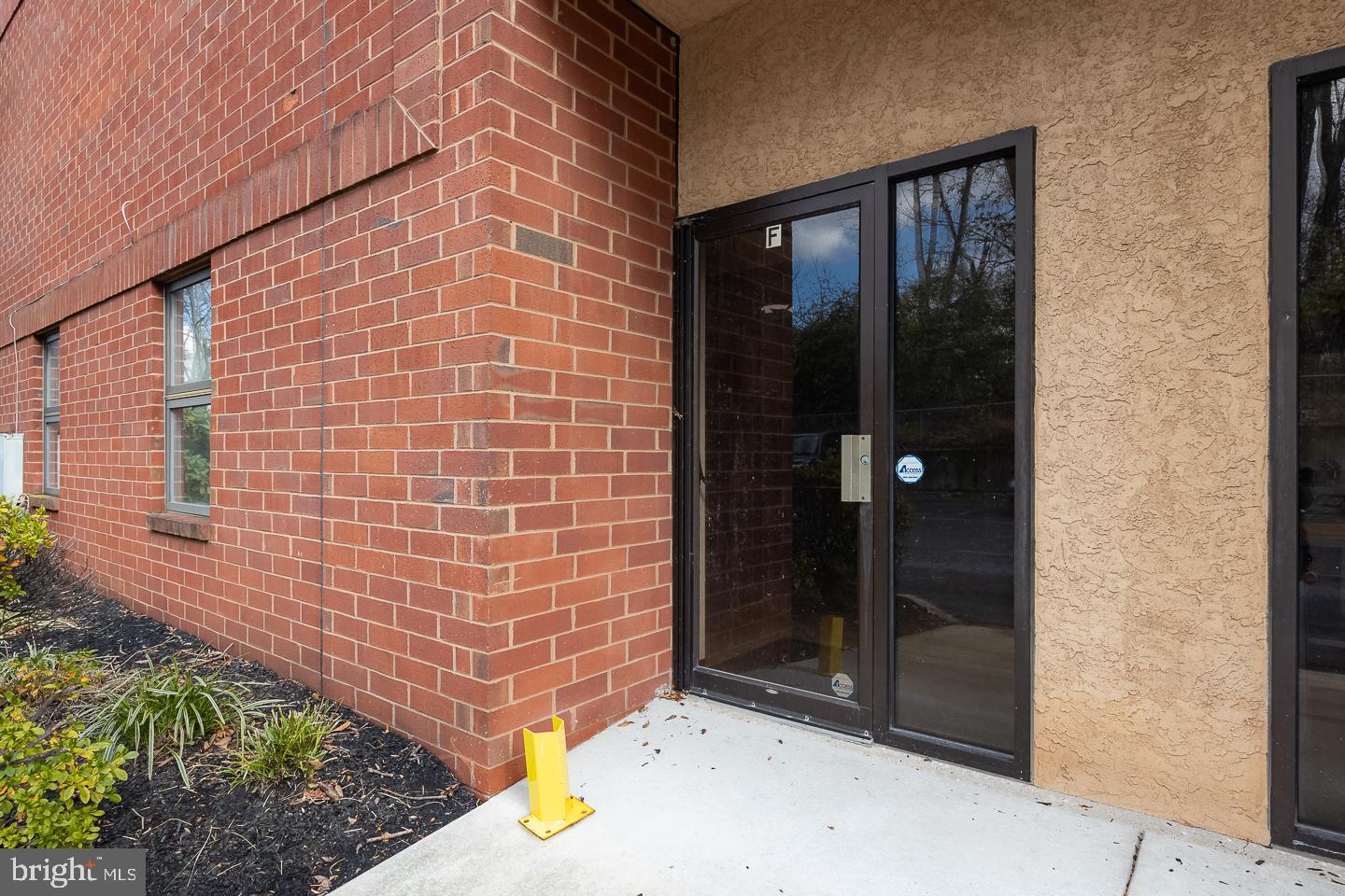 640 Snyder Ave #f Property Photo 8