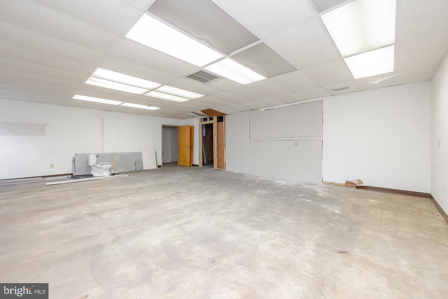 640 Snyder Ave #f Property Photo 9