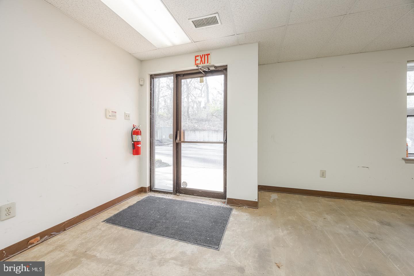 640 Snyder Ave #f Property Photo 11