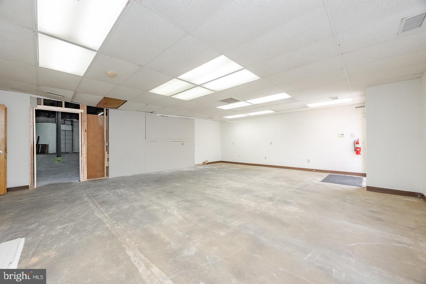 640 Snyder Ave #f Property Photo 13