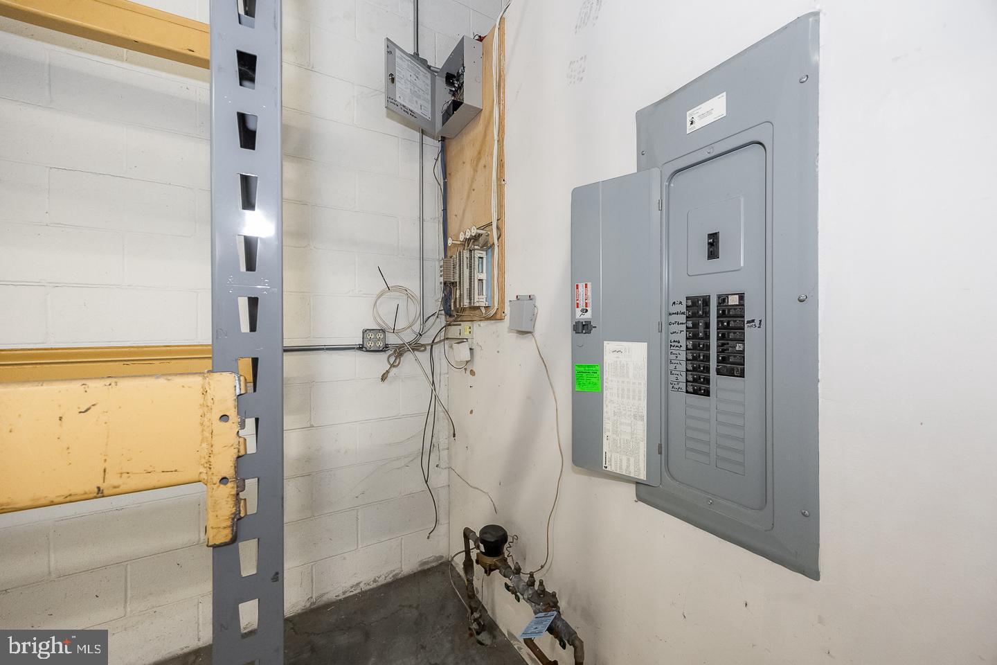 640 Snyder Ave #f Property Photo 18