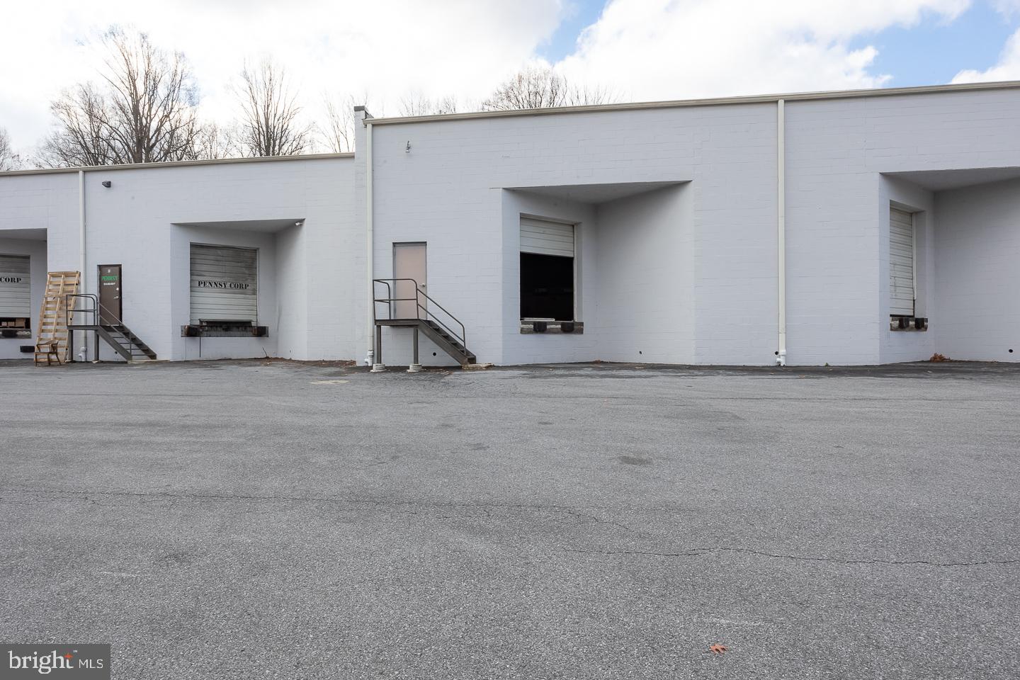 640 Snyder Ave #f Property Photo 27