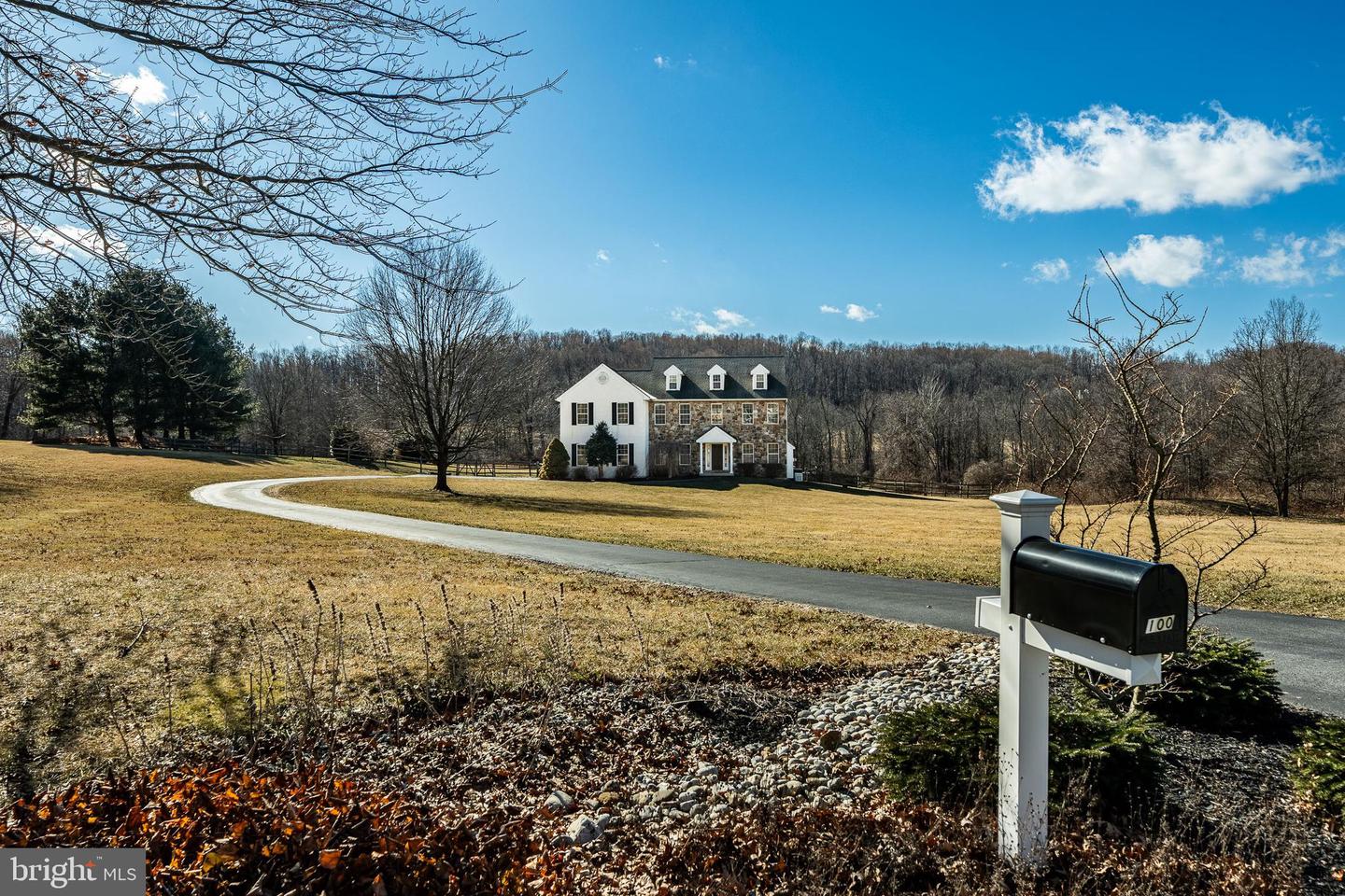 100 Rosepoint Rd Property Photo
