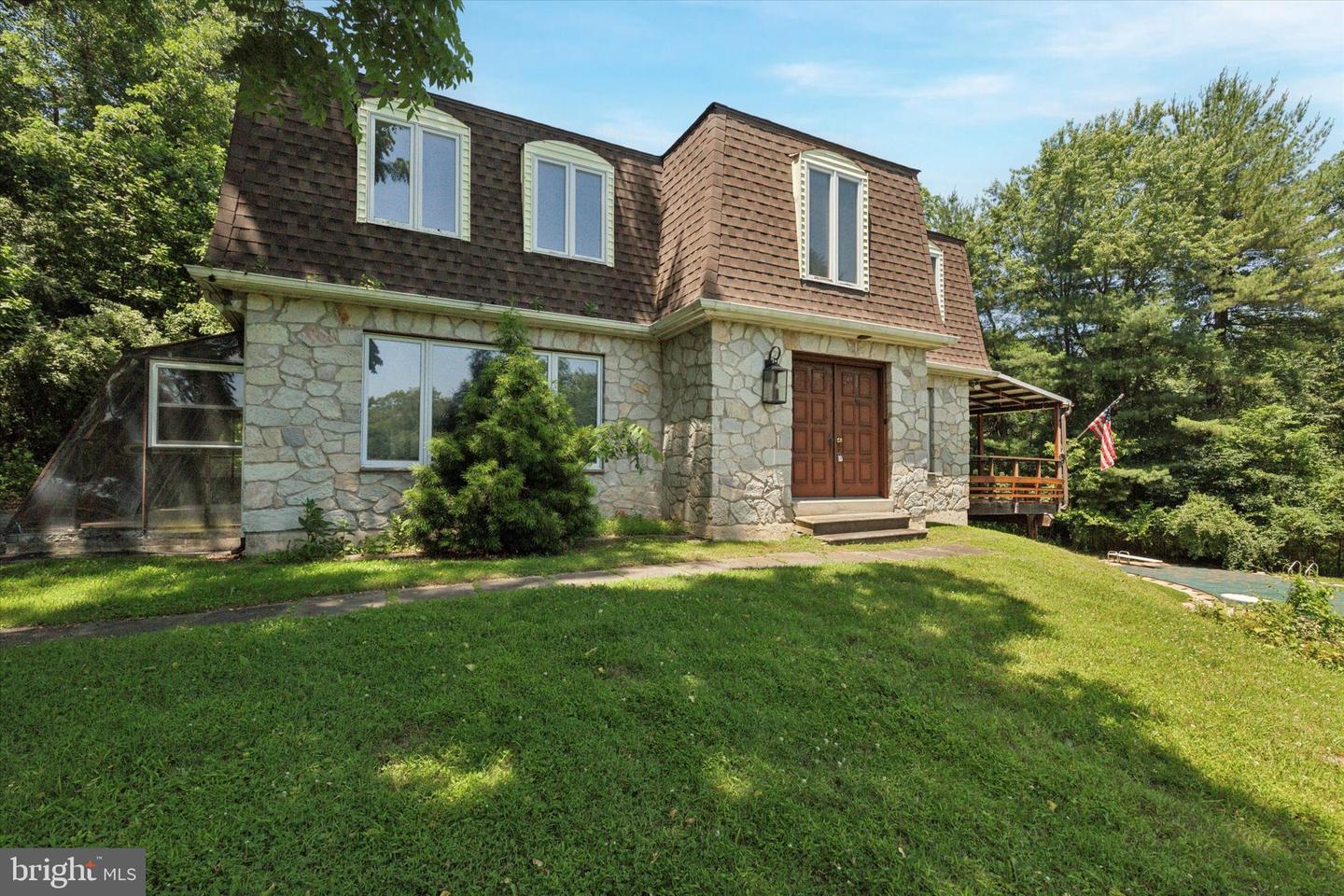 980 Creek Rd Property Photo 1