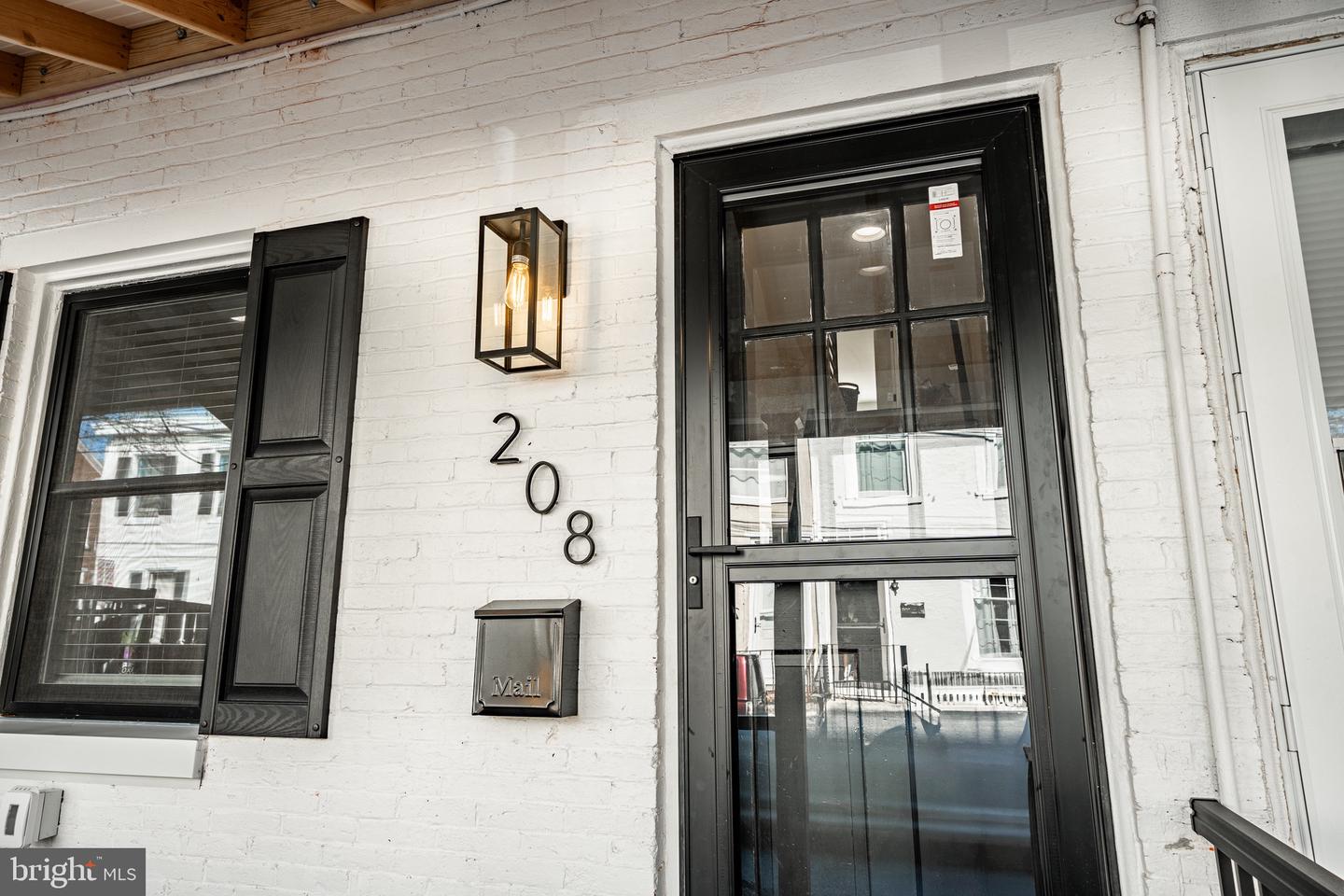 208 W Lafayette St Property Photo 3