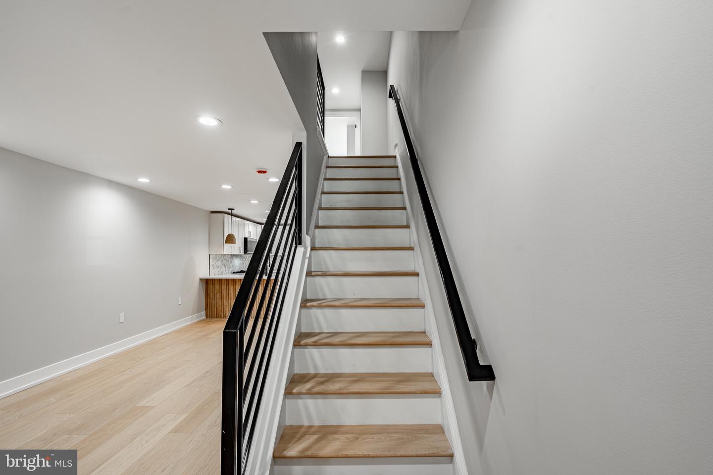 208 W Lafayette St Property Photo 5