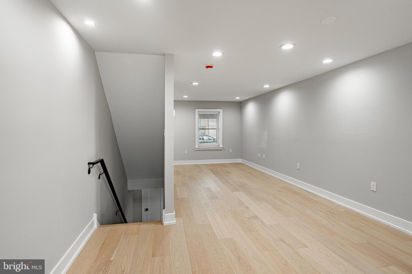 208 W Lafayette St Property Photo 9