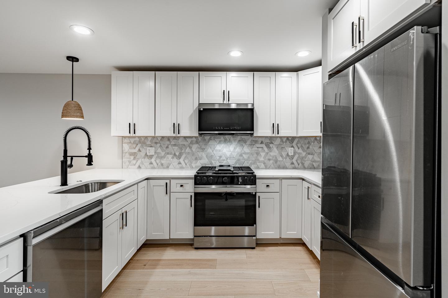 208 W Lafayette St Property Photo 13