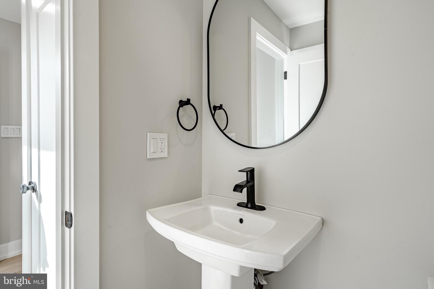 208 W Lafayette St Property Photo 17