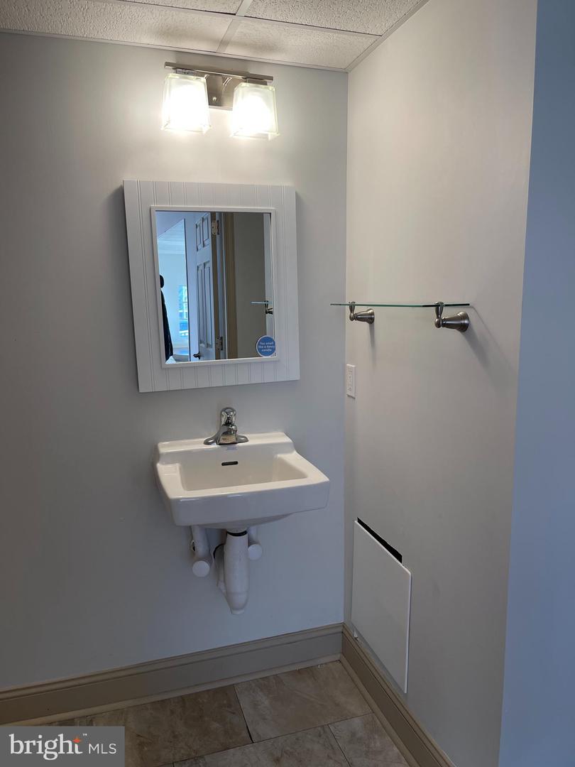 16 Meadowbrook Rd Property Photo 3