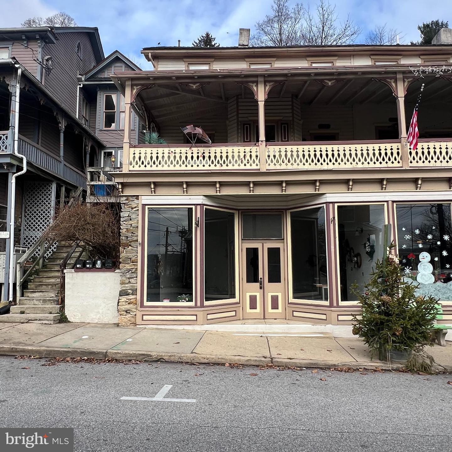 213 Main St Property Photo