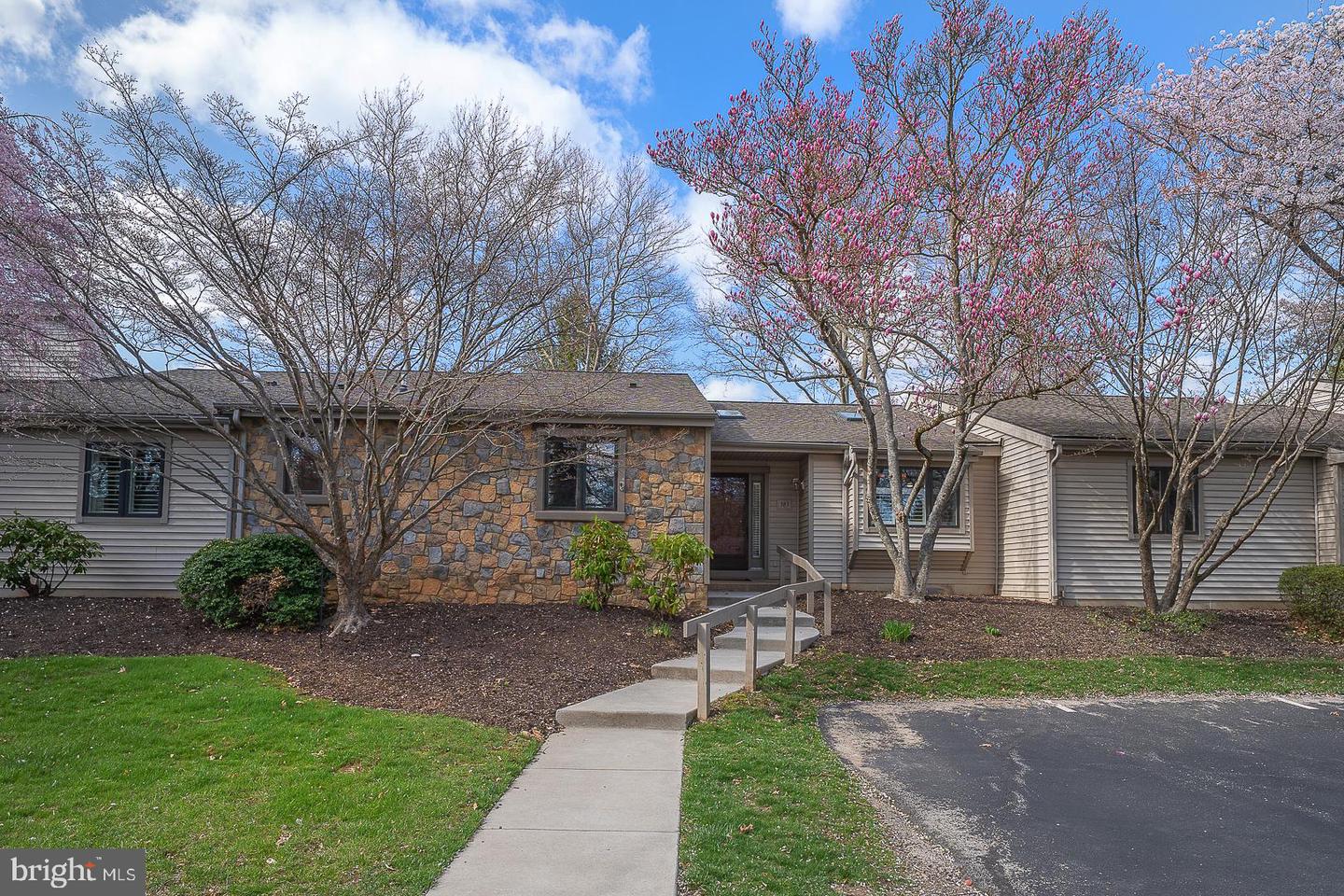 383 Eaton Way Property Photo 1