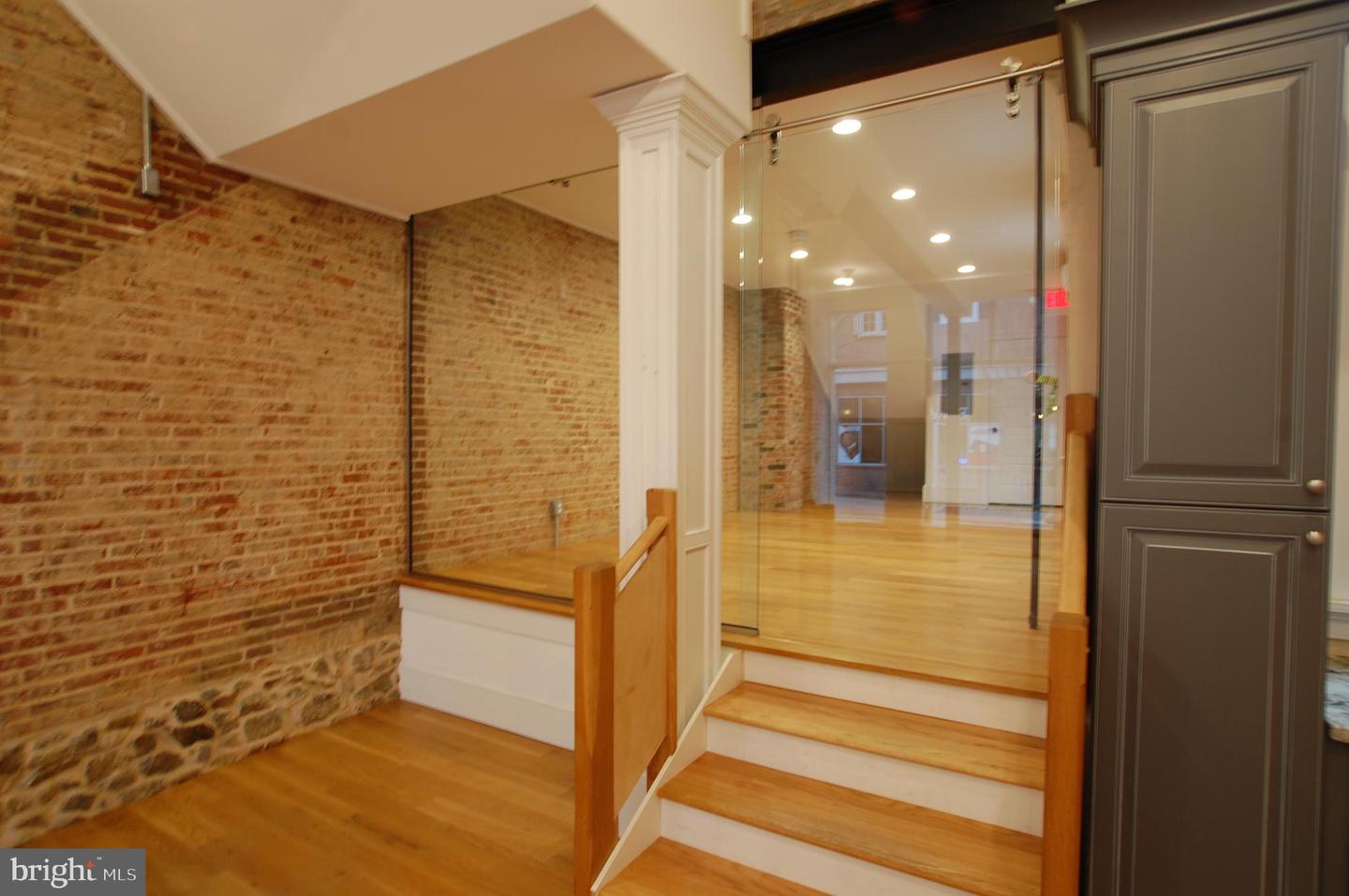 123 E Market St Property Photo 3