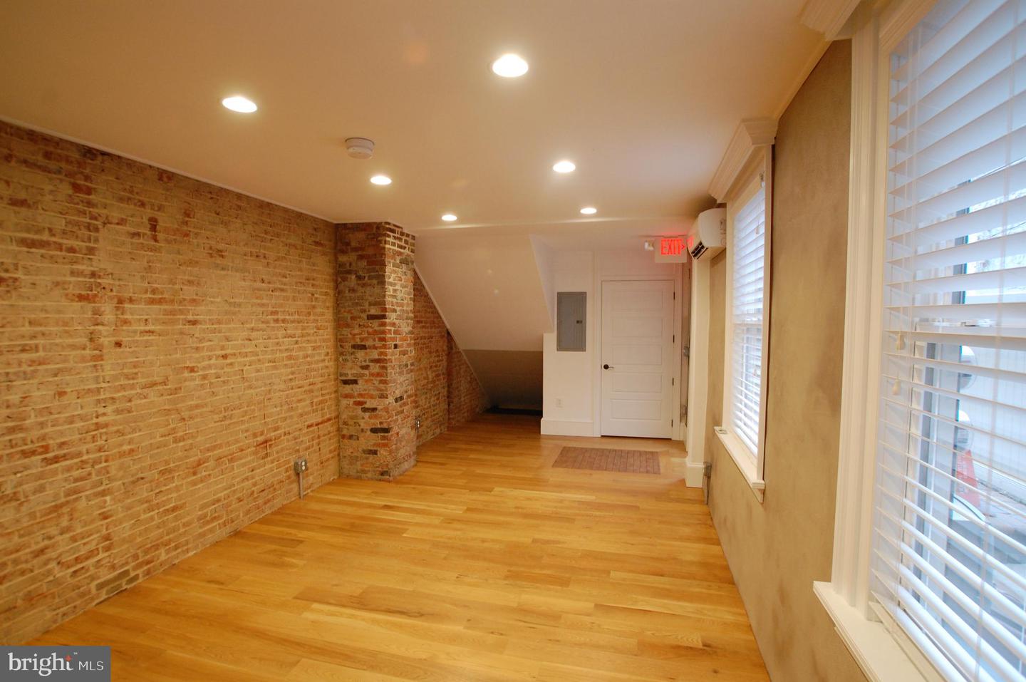 123 E Market St Property Photo 5