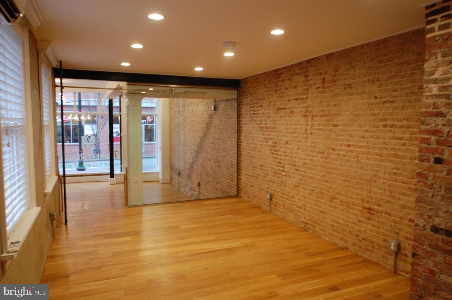 123 E Market St Property Photo 6
