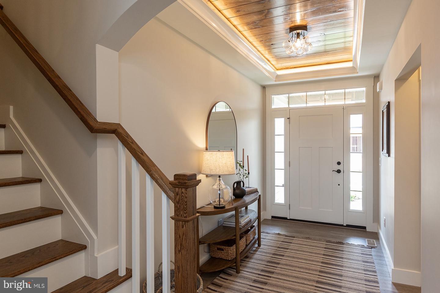 618 Greenbriar Path Property Photo 3