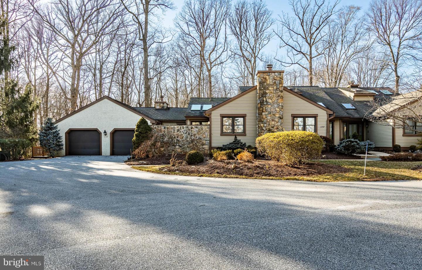 1157 Newbury Ln Property Photo