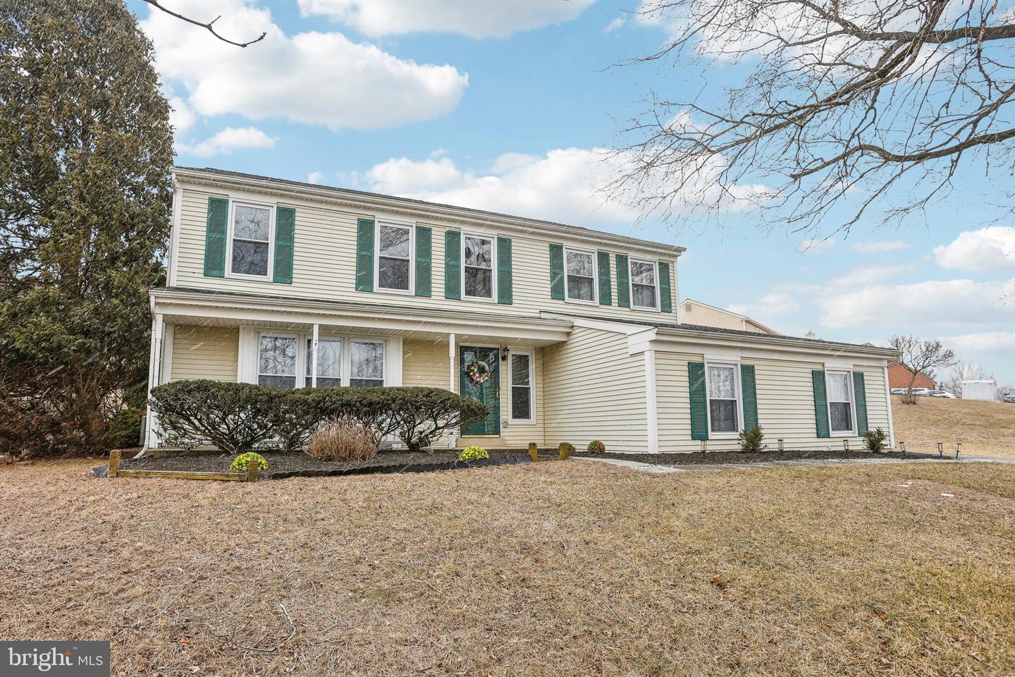 295 Cotswold Ln Property Photo