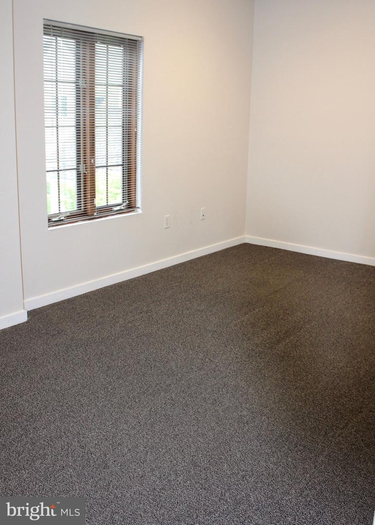 22 Mystic Ln #v (b) Property Photo 5