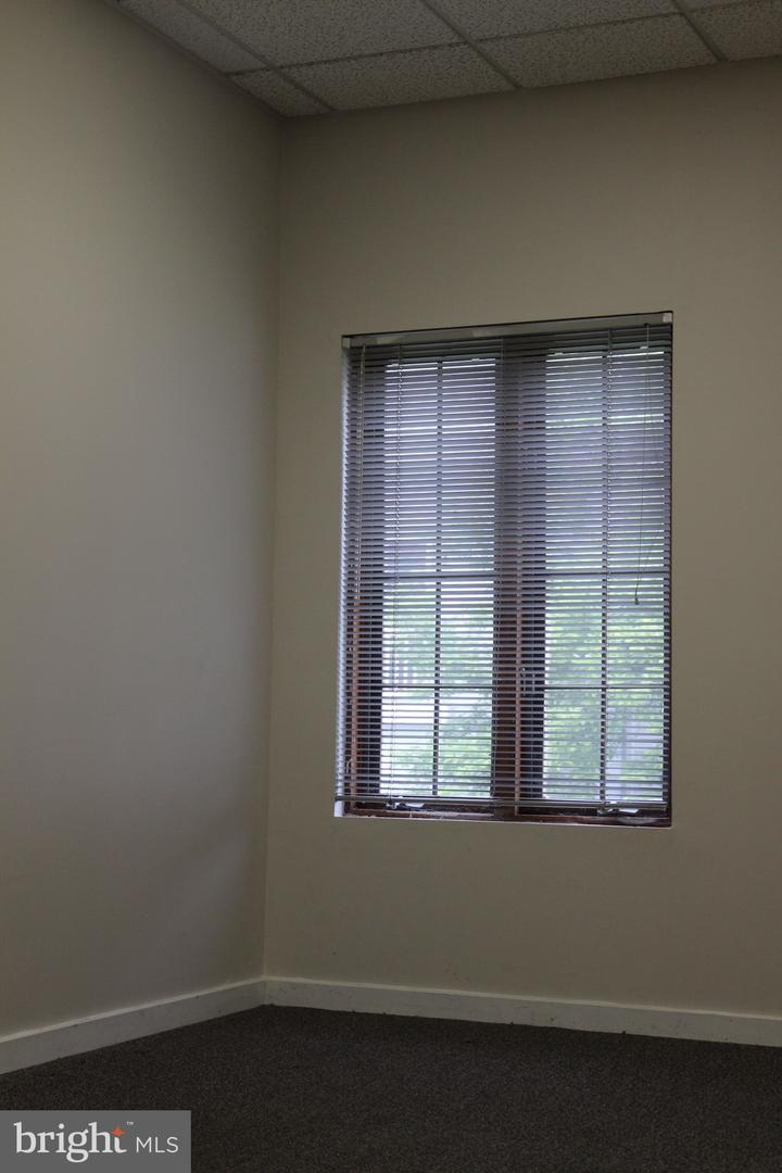 22 Mystic Ln #v (b) Property Photo 10