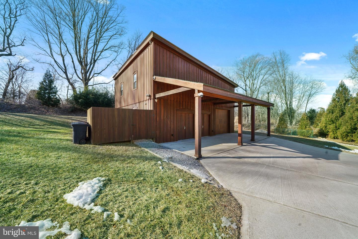 920 Horseshoe Pike Property Photo
