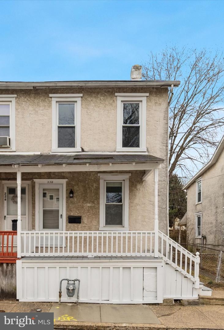 228 Mary St Property Photo