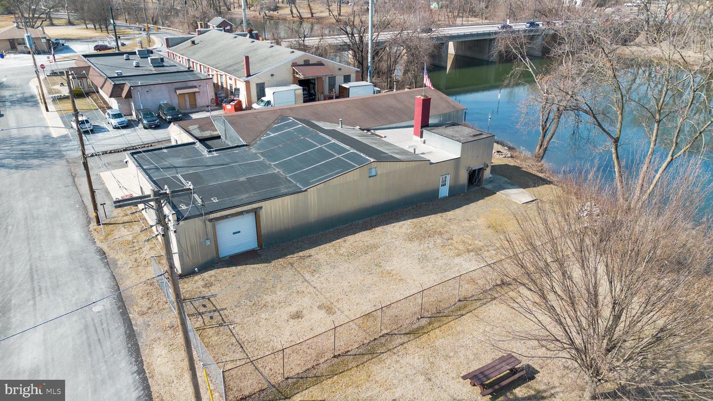 57-59 Schuylkill Property Photo 4