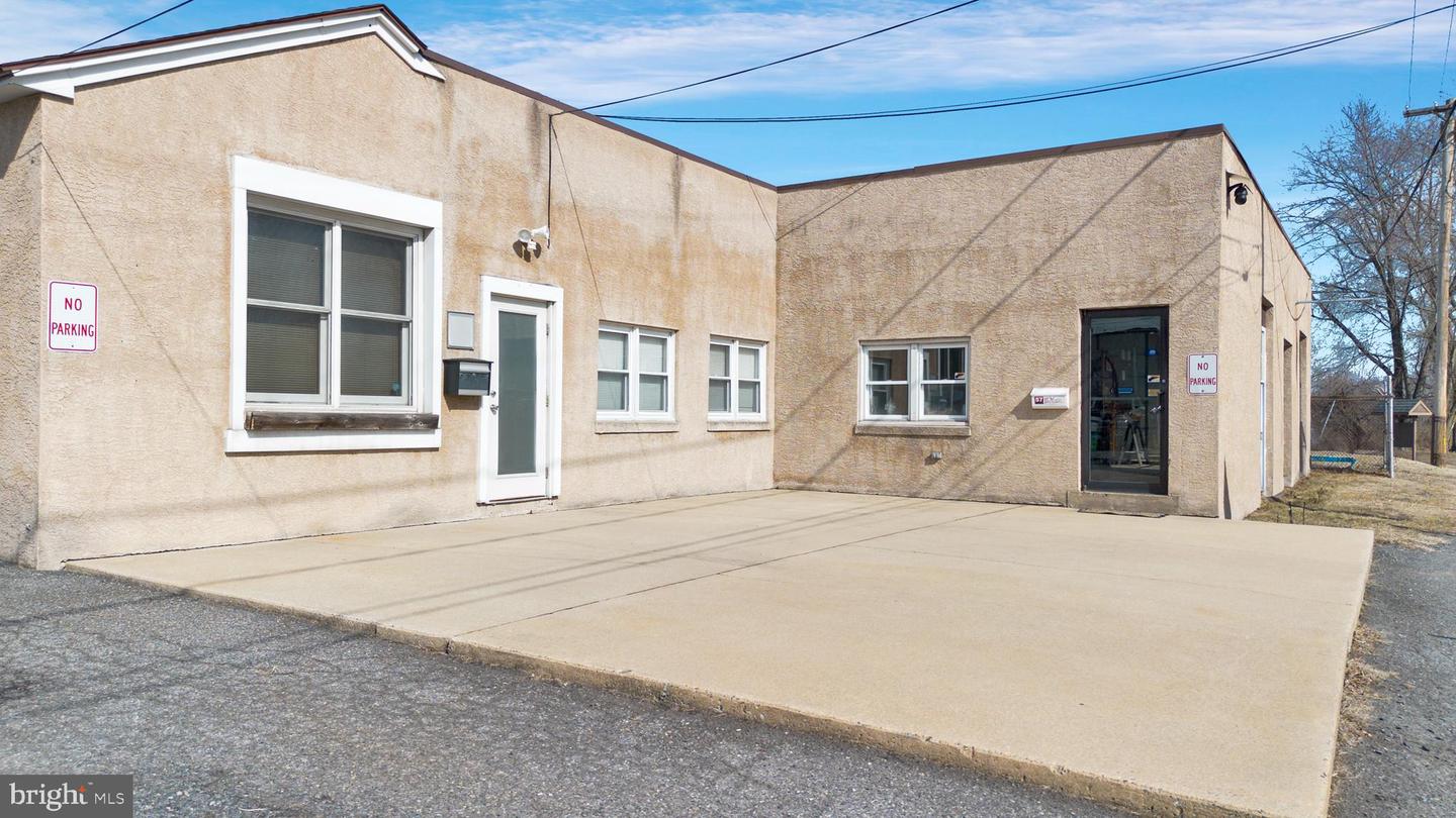 57-59 Schuylkill Property Photo 8