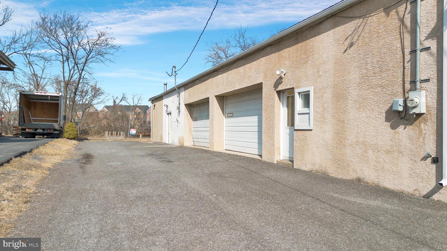 57-59 Schuylkill Property Photo 11
