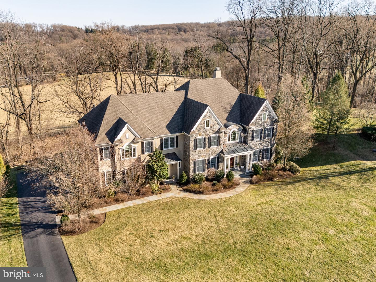 6 ASHWOOD LN