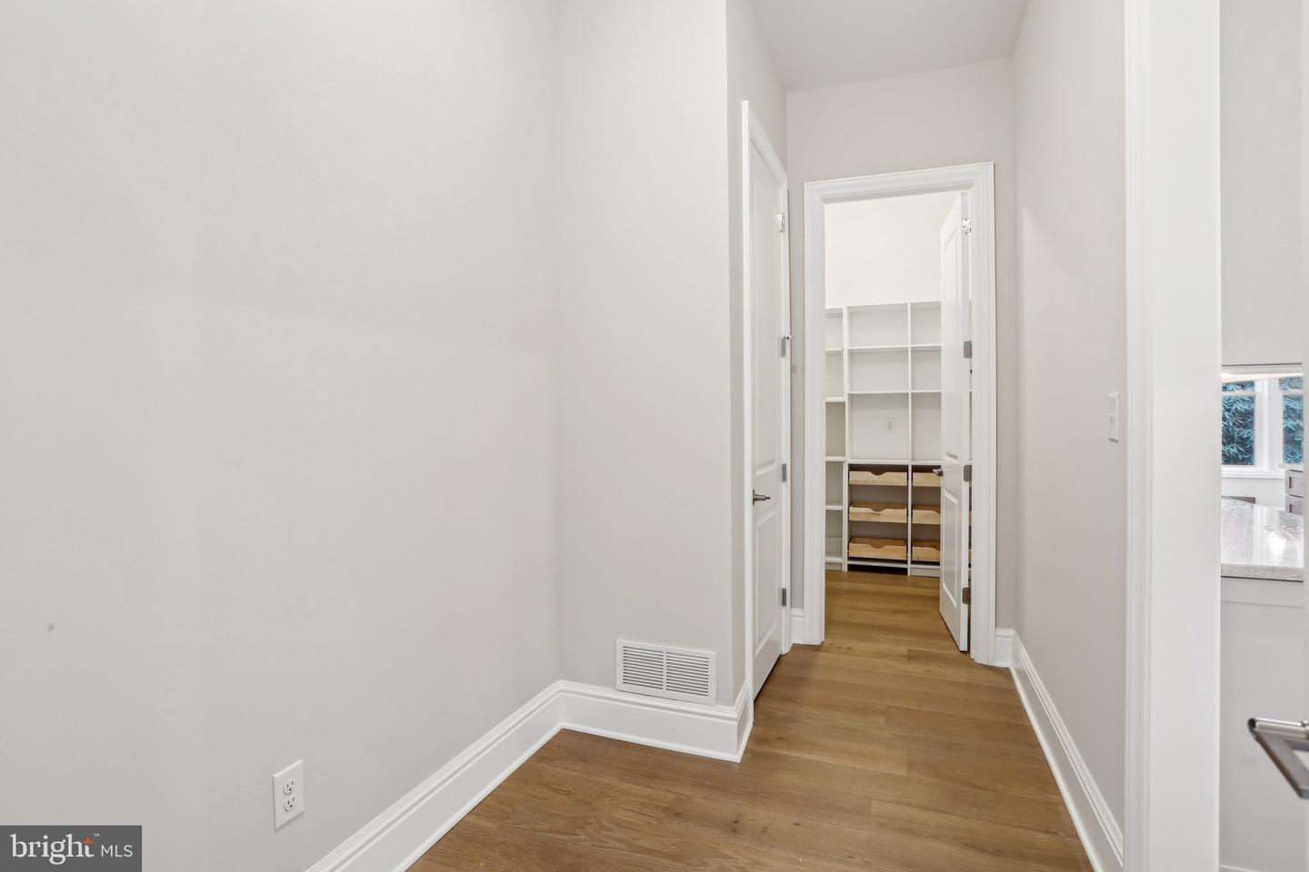 1432 Grove Ave Property Photo 33