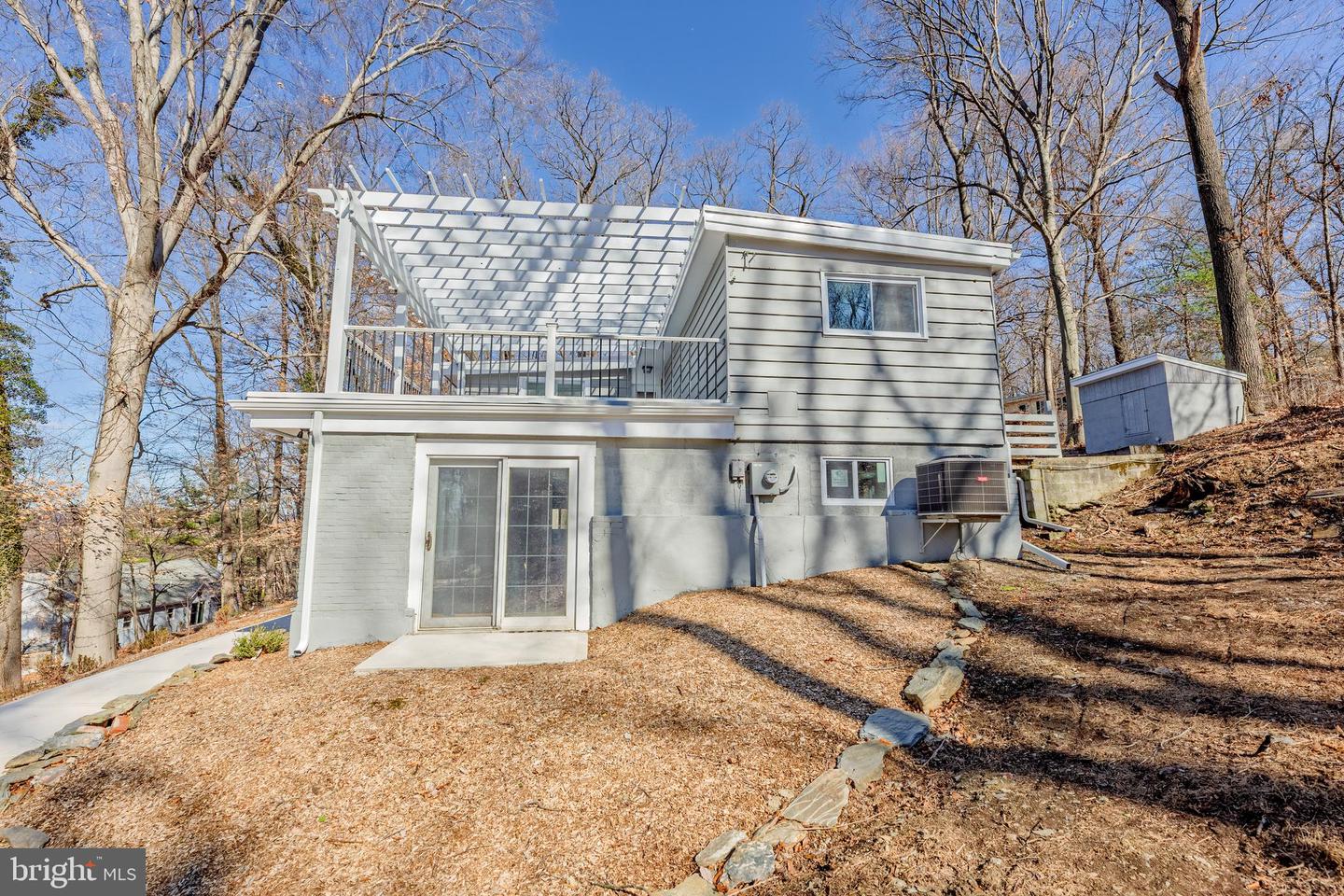 422 Spackman Ln Property Photo 3