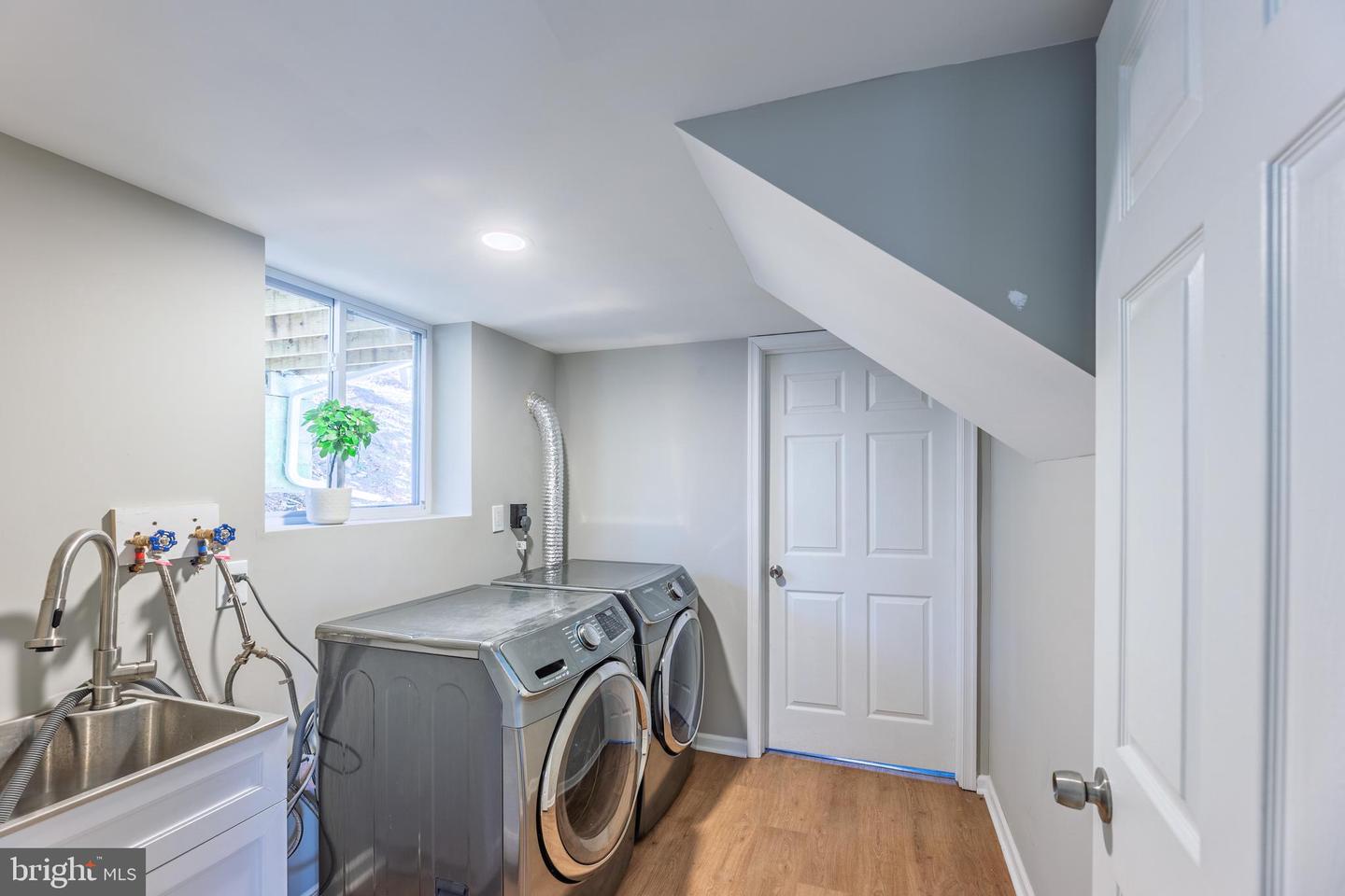 422 Spackman Ln Property Photo 13