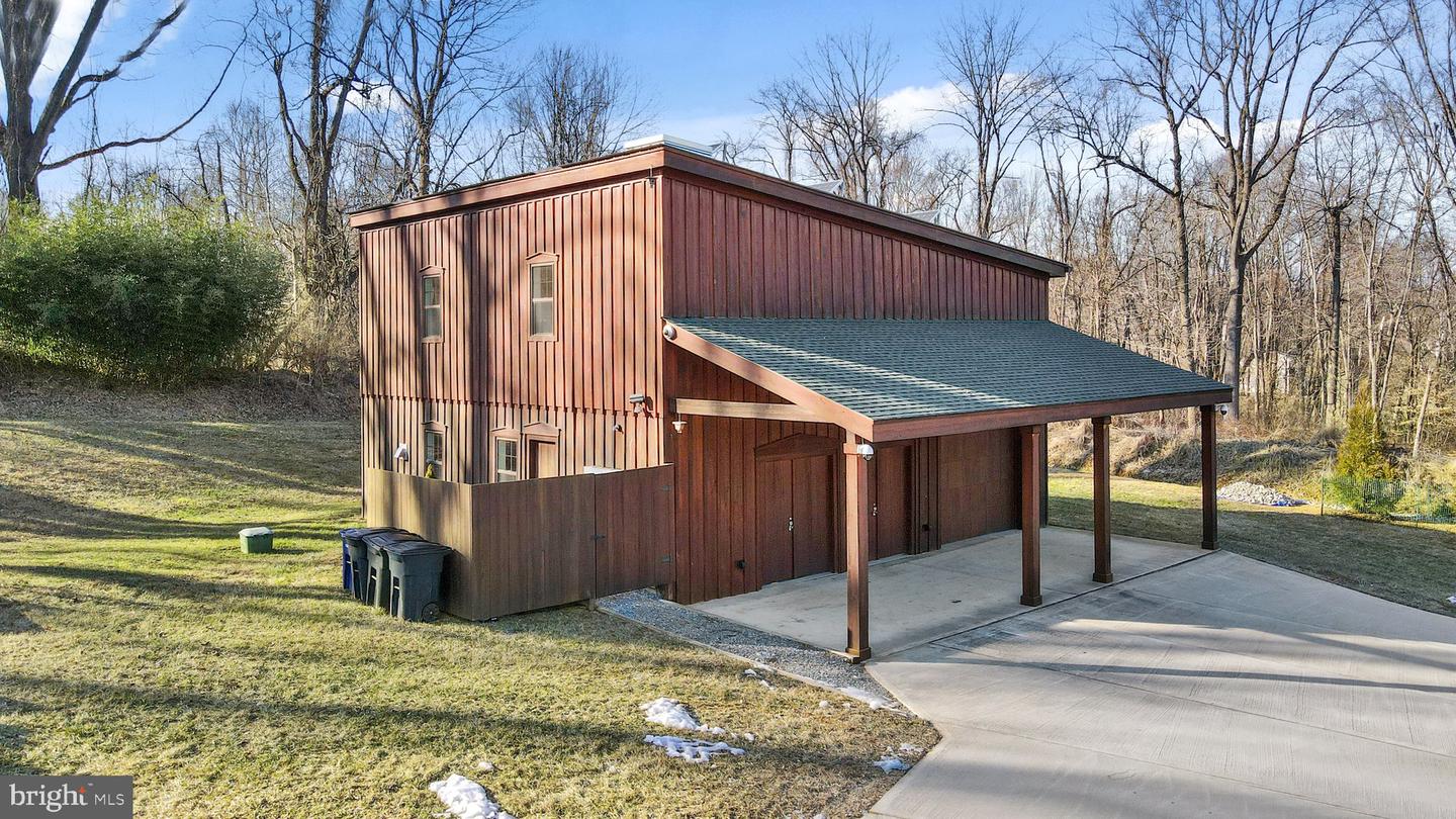 920 Horseshoe Pike Property Photo 2