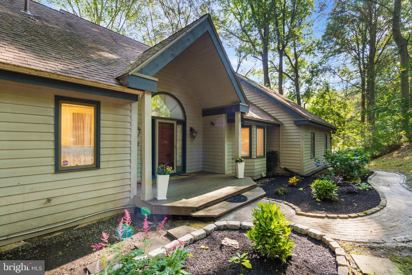 2 Briarwood Ct Property Photo 3