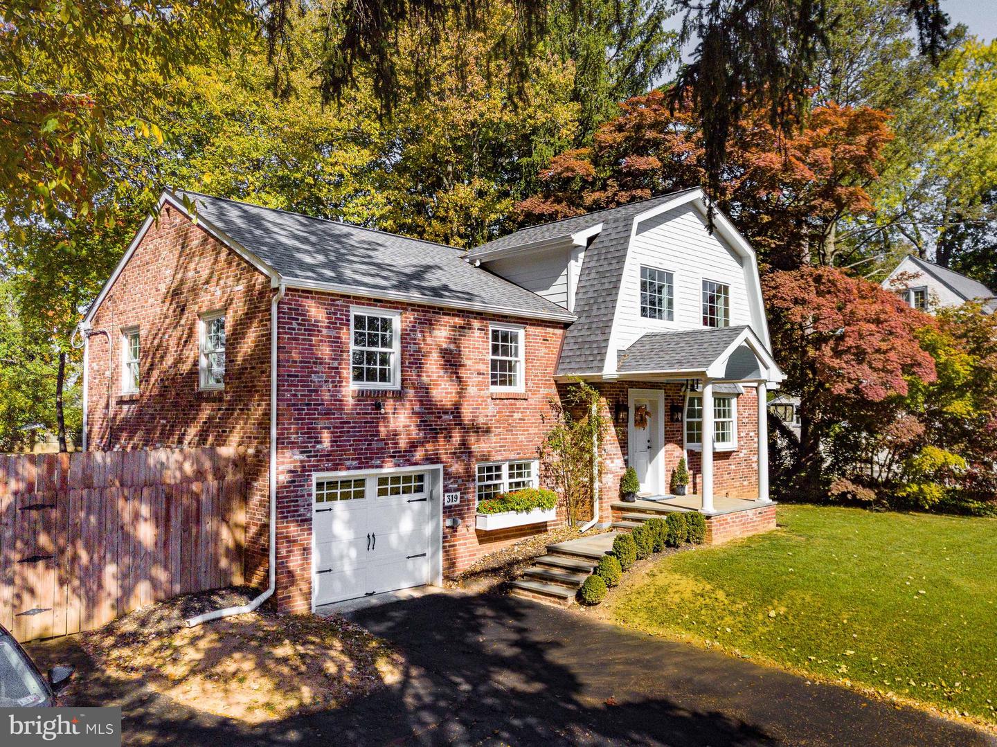 319 W Conestoga Rd Property Photo