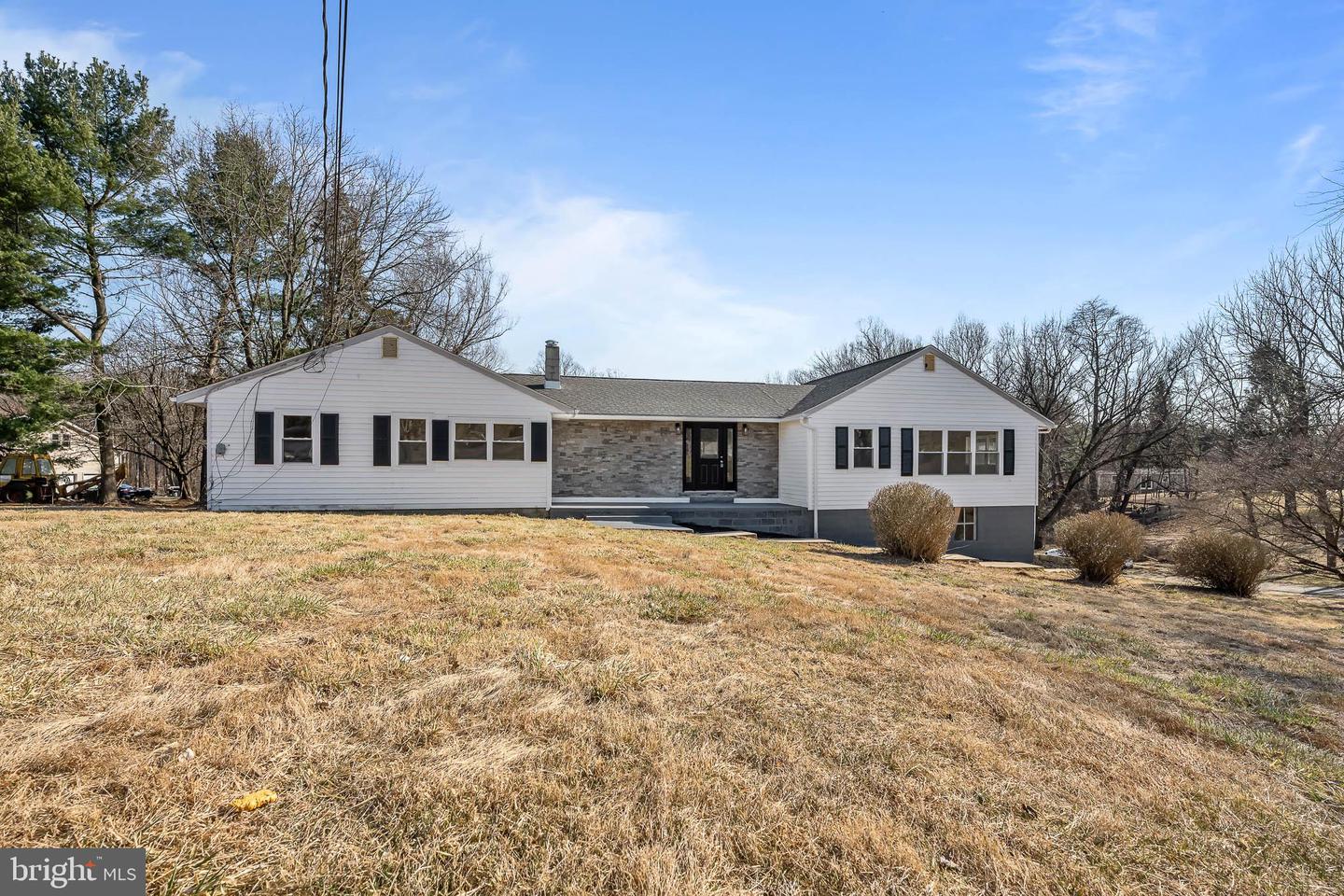 469 W Avondale Rd Property Photo
