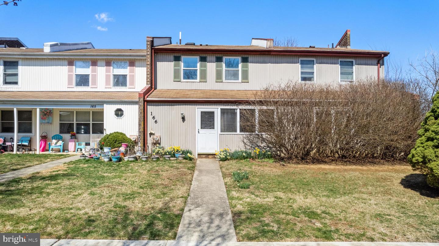 166 Appledore Dr Property Photo