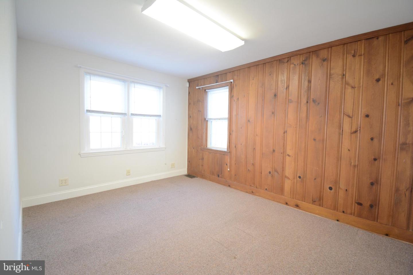 616 E Cypress St Property Photo 4
