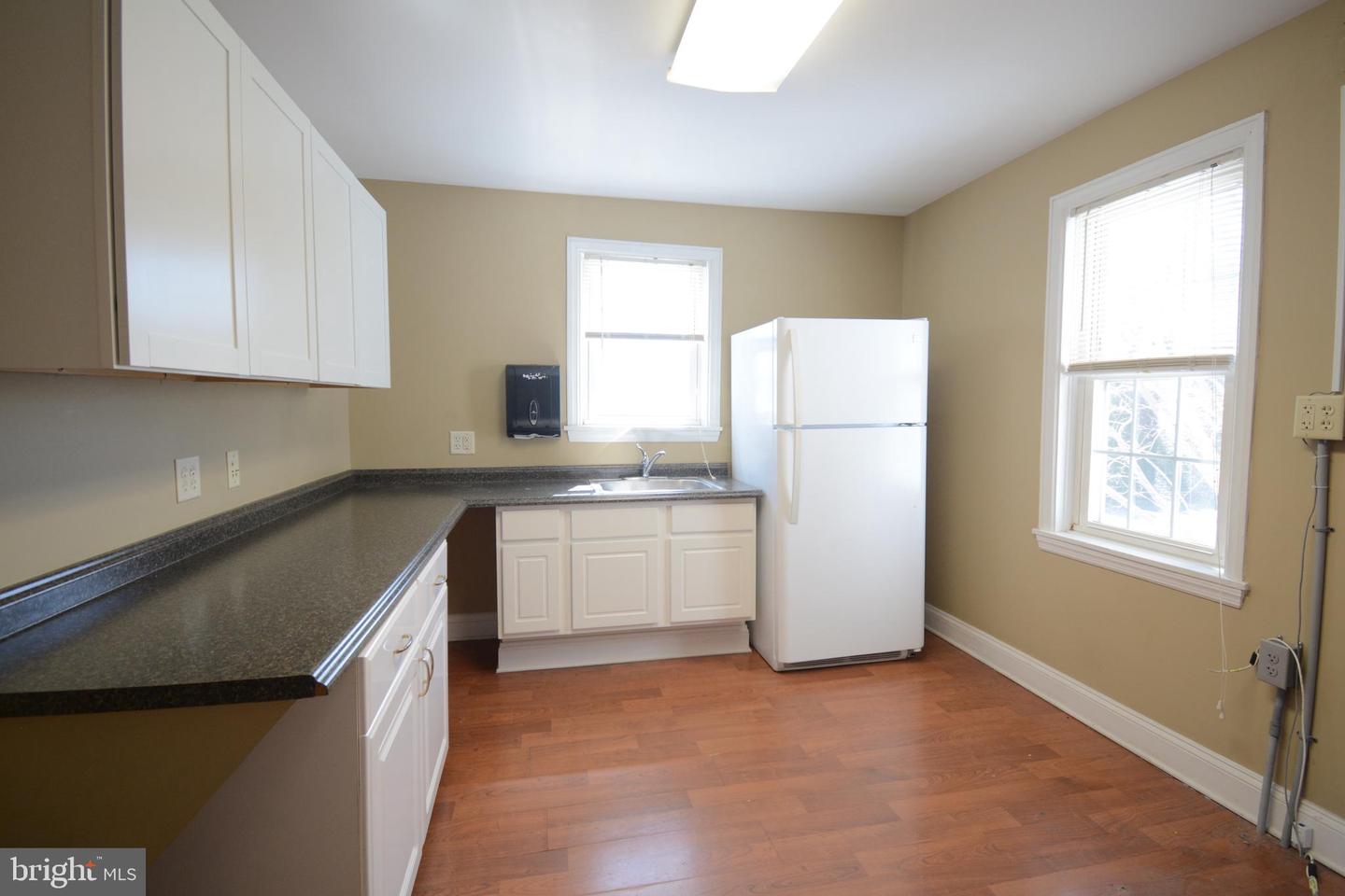 616 E Cypress St Property Photo 5