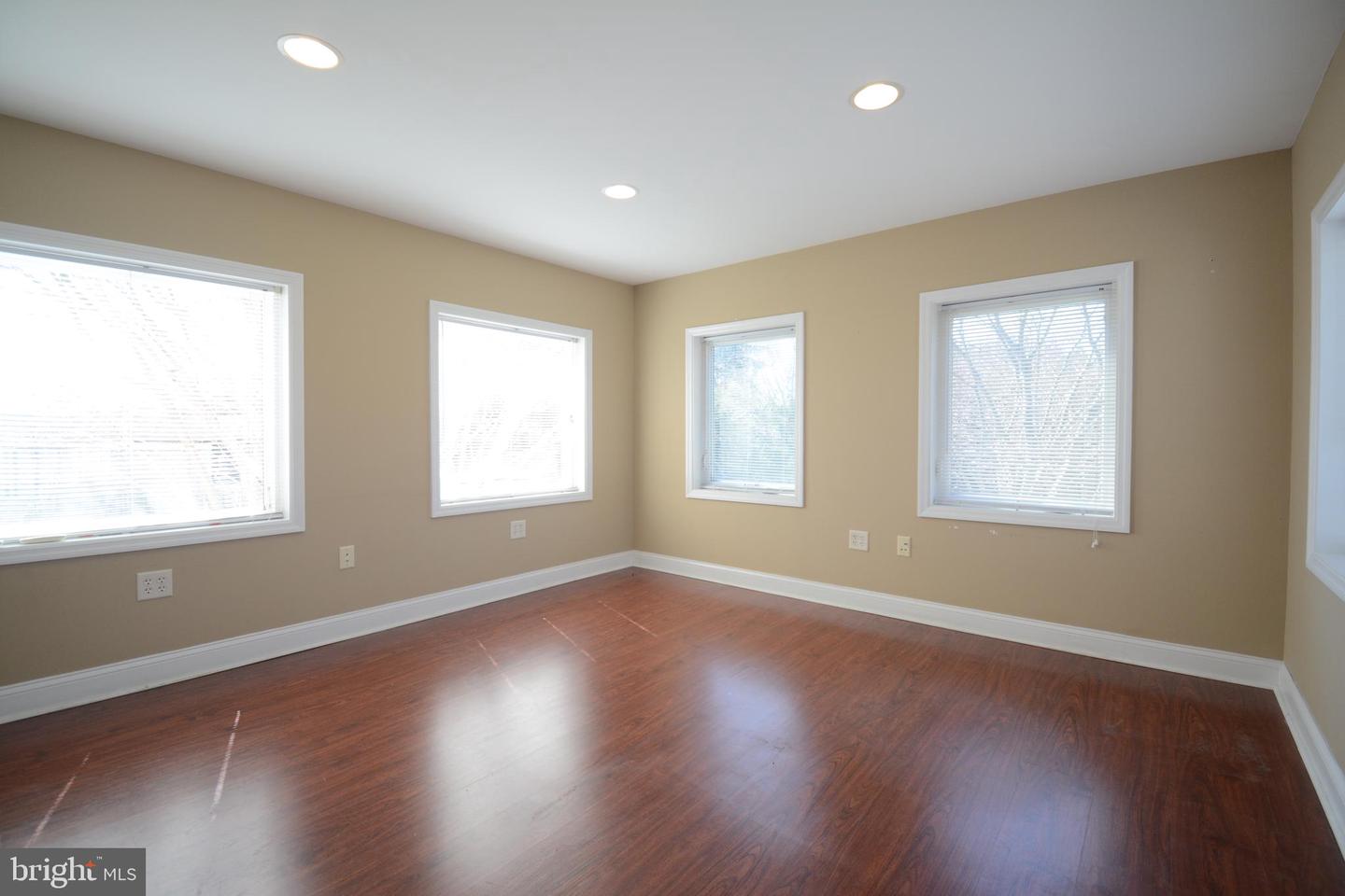 616 E Cypress St Property Photo 6