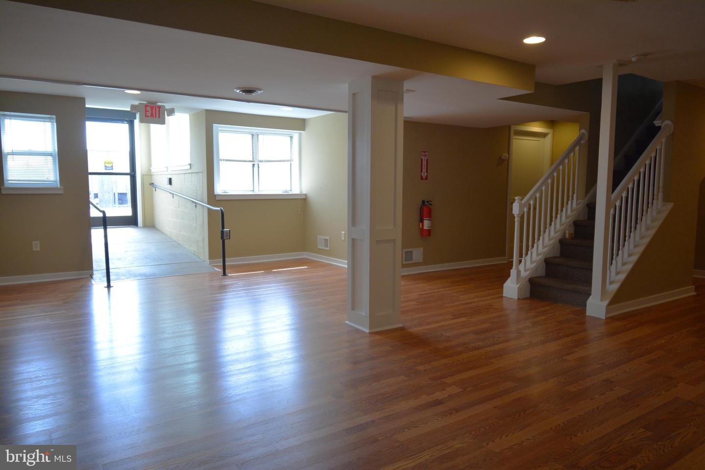 616 E Cypress St Property Photo 7
