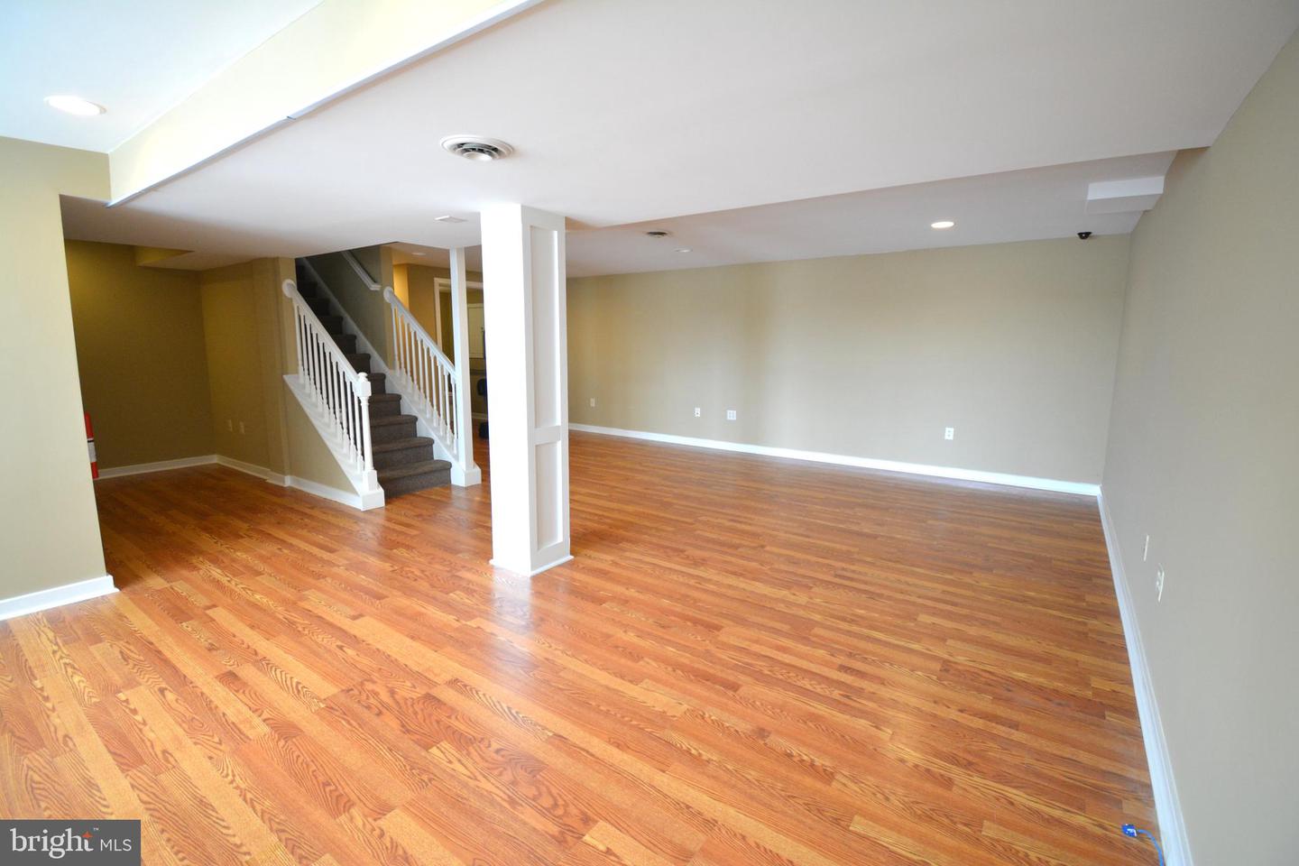 616 E Cypress St Property Photo 8