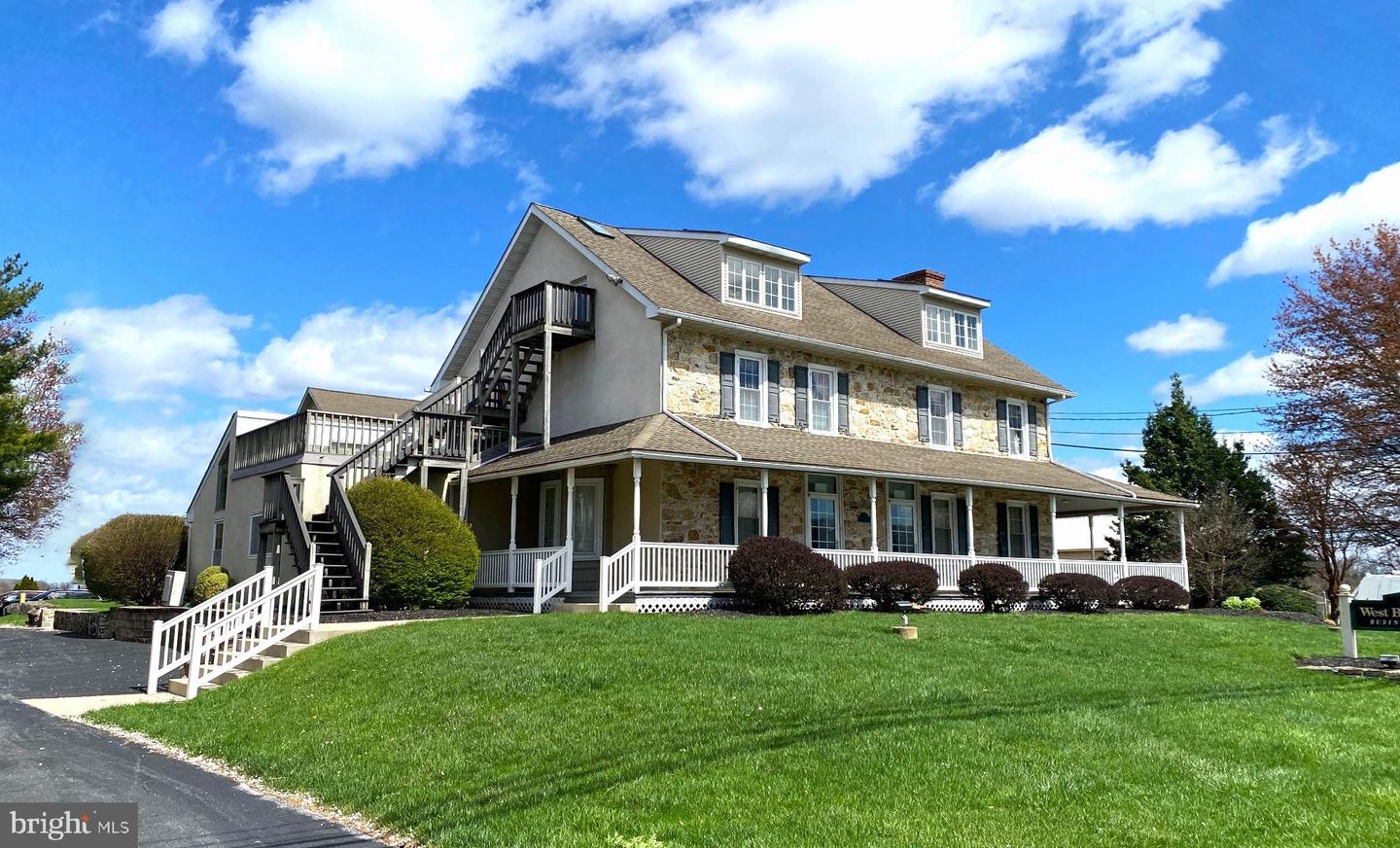 1801 Horseshoe Pike Property Photo