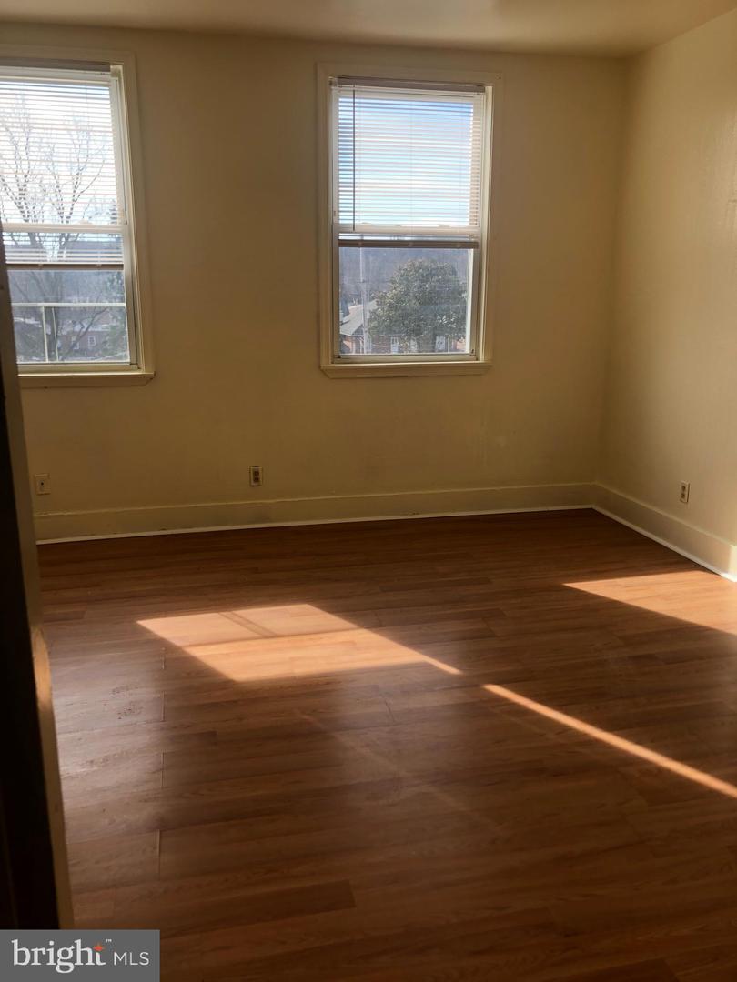 330 W Lincoln Hwy #3 Property Photo 2