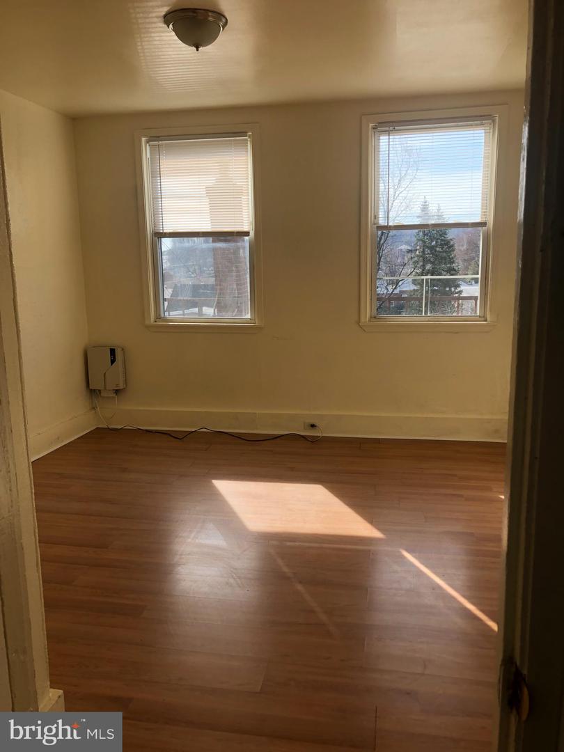 330 W Lincoln Hwy #3 Property Photo 8