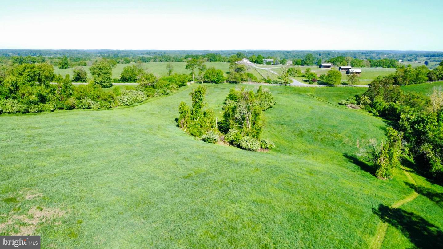 2295 Hilltop View Property Photo 4