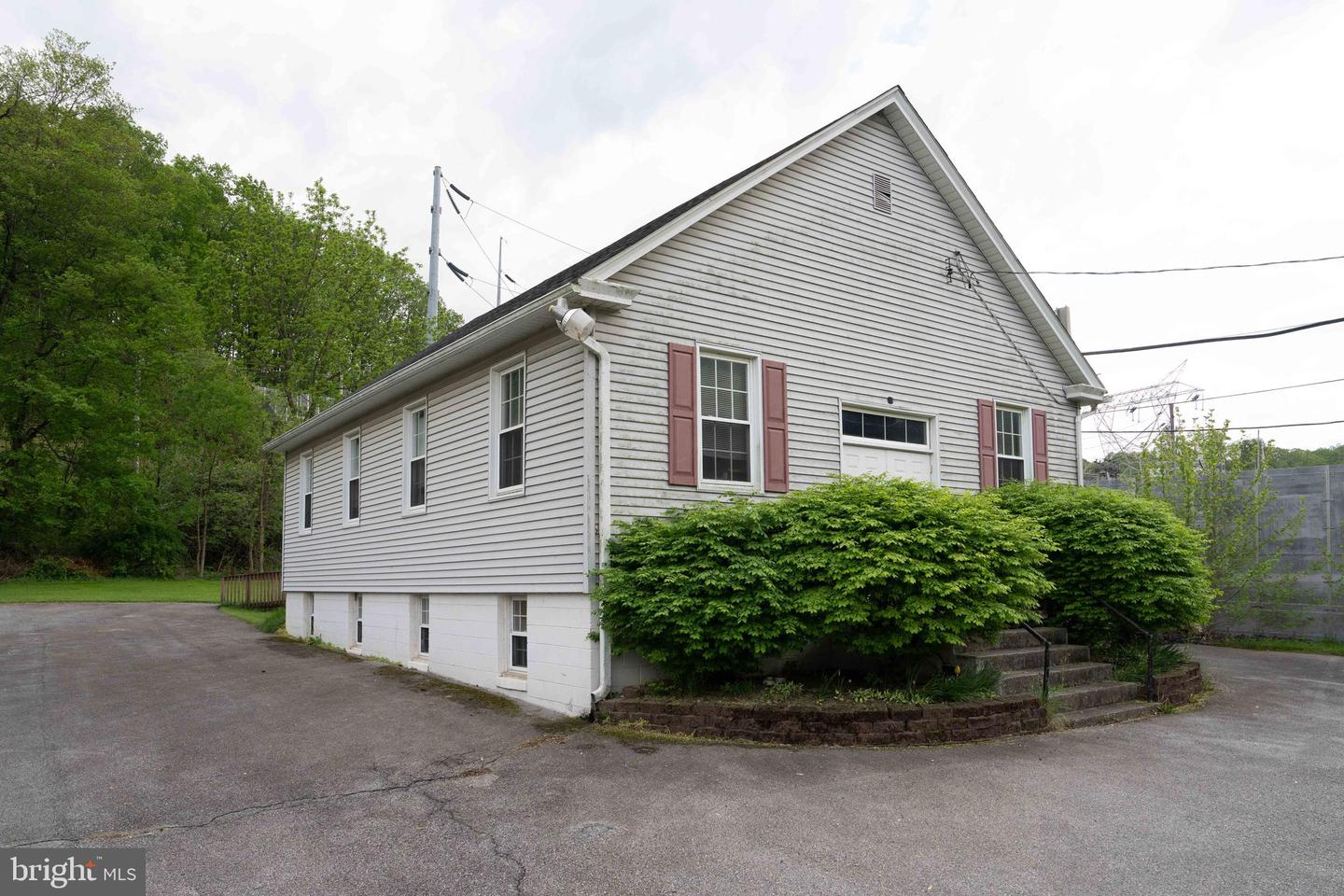 145 Doe Run Rd Property Photo 1